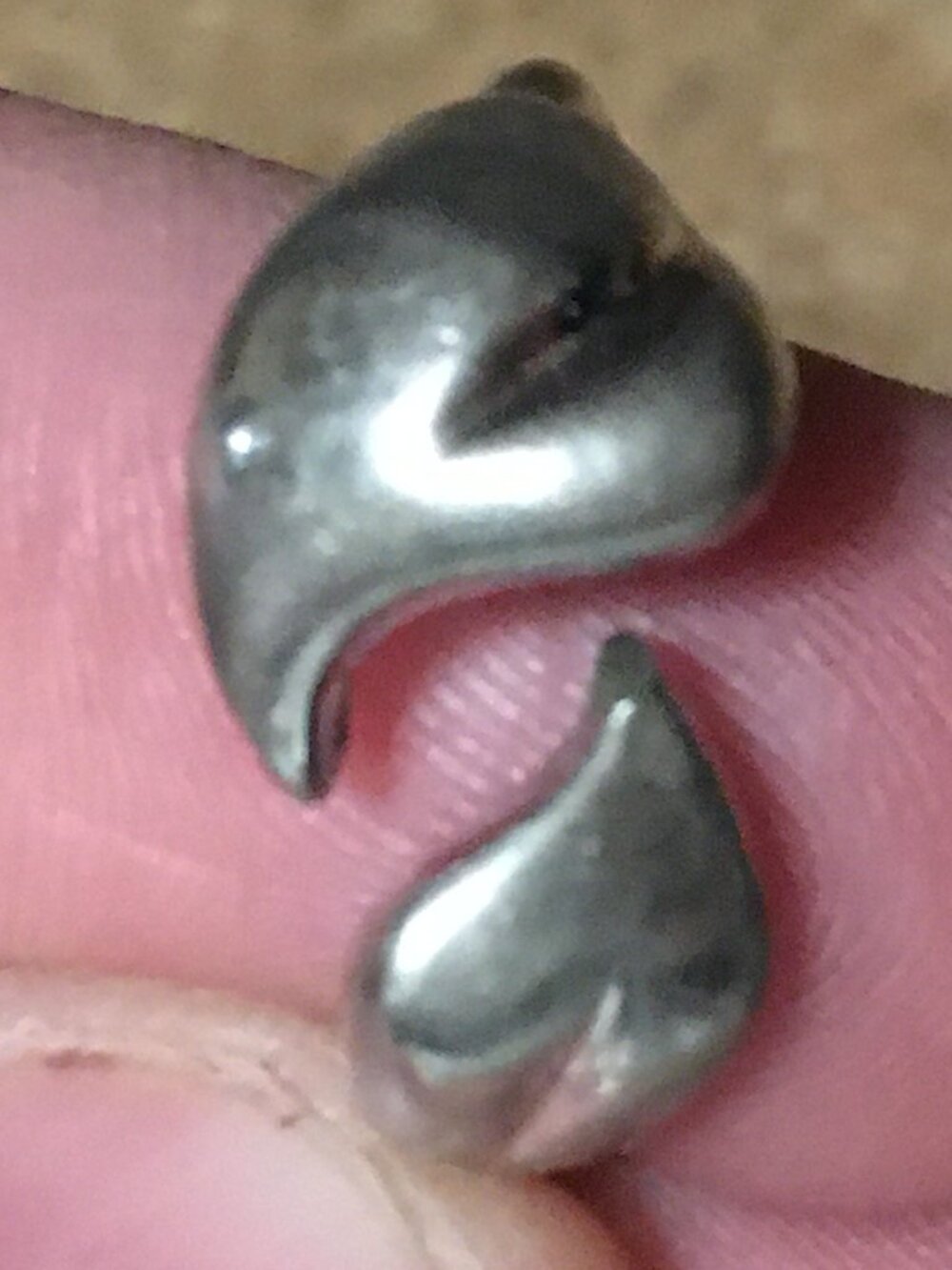VINTAGE 1976 AVON SILVER TONE HEART TO HEART RING ADJUSTABLE SIZE 6.5-8.5